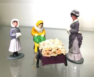 Flower seller seated with mother & child purchasing flowers, 54MM SCALE SPECIAL - Picture 1 of 12