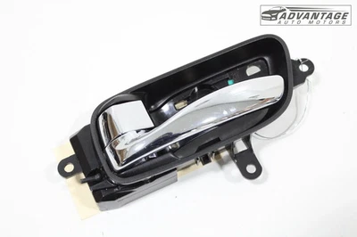 Nissan Máxima 2018-2023 delantero izquierdo interior puerta panel manija cromo OEM Foto 1 de 4