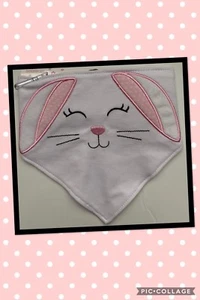 Neu mit Etikett So Dorable Bunny Bandana Lätzchen weiß pink 0-12 Monate Ostern - Bild 1 von 4