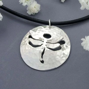 Dragonfly Cutout Pendant in 925 Silver Hammered Disc Handmade Jewelry MT81 - Picture 1 of 6