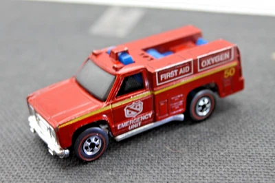 Camión de bomberos de emergencia SQuad colores voladores Hot Wheels REDLINE Foto 1 de 4