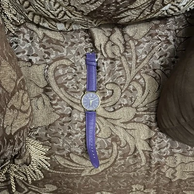 Reloj morado no funciona Foto 1 de 2