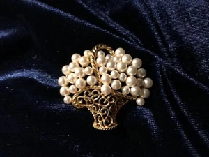 Vintage  Napier Gold Colored Basket with Pearls 1"x1-1/2" Pin - Bild 1 von 3