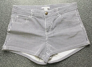 h&m Short / Hotpant für Damen/Mädchen, Größe 38, weiß/blau gestreift - NEUWERTIG - Bild 1 von 2