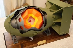 MKIII Atomic Bomb "Fat Man" Model 1/6 Large Scale - WW2 US Military with Cutaway - Picture 1 of 10