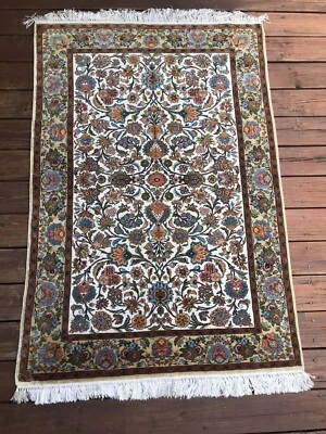 Alfombra anudada a mano vintage P K marfil campo seda natural Foto 1 de 4