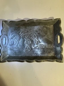 Vassoio di latta traforato arte messicana su base legno 10,75" x 15,75" non comune da trovare vintage - Foto 1 di 8