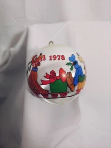 De colección 1978 Hallmark Disney The Christmas Express bola de satén adorno Mickey Pluto - Imagen 1 de 4