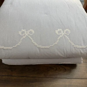 POTTERY BARN TEEN GEORGIS BOW GARLAND QUILT, FULL/QUEEN 86" SQ ~ CHAMBRAY - Picture 1 of 13