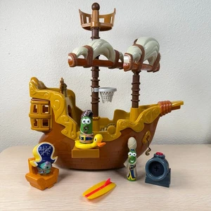 Vintage Veggie Tales Jonah Pirates Who Don't Do Anything Ship Boat Figures Toy - Picture 1 of 11