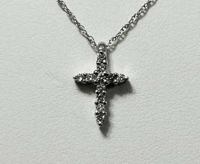 Colgante Cruz Diamante Natural Oro Blanco 14k 0,15 CTW con Cadena 18 Pulgadas Foto 1 de 4
