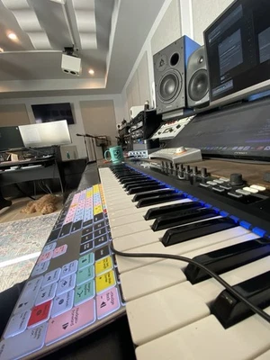 Native Instruments Komplete Kontrol S61 MK1 MIDI Keyboard - 61 Keys | Immaculate - Image 1 of 4