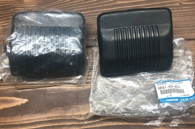 Juego de tapón de faldón de puerta de goma MAZDA OEM B2200 UF 1987-1993 UB41-65-851 x2 Foto 1 de 3