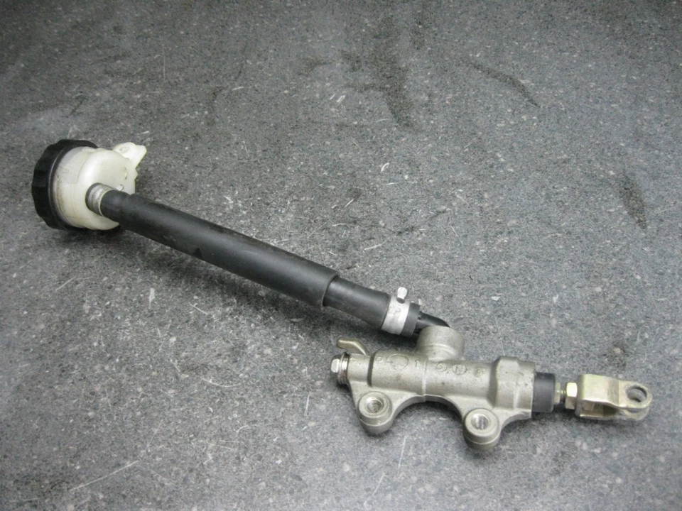 Cilindro maestro trasero 31F Kawasaki Ninja ZX7R ZX7 ZX-7R 97 Foto 1 de 1