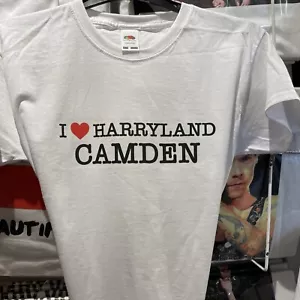 HARRY STYLES I❤️HARRYLAND CAMDEN T-SHIRT HARRYS HOUSE LOVE ON TOUR 1D - Bild 1 von 2