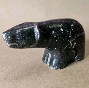 ORSO INUIT PIETRA OLLARE fetish Iñupiak JOHN SINNOK statua nativi americani ARTE 1970 - Foto 1 di 22