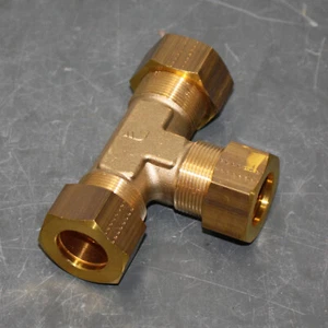 Parker Legris Compression Tee Fitting 0104 22 00, 7/8" / 22mm Tube, Brass - Picture 1 of 4