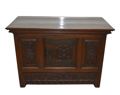 Antiguo aparador buffet de roble neogótico del siglo XIX tallado victoriano Foto 1 de 4