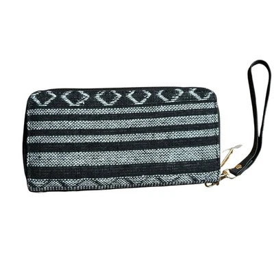 Bolso sin asas tipo billetera boho tejido blanco y negro nuevo Foto 1 de 4