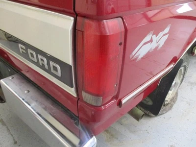 Luz trasera de pasajero de 8501 PBV para camioneta Ford F250 90-97 1703566 Foto 1 de 4