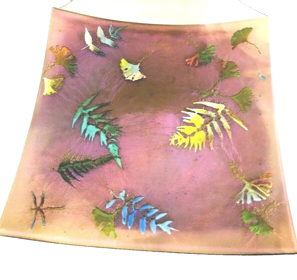 Bandeja grande vintage rosa e roxo arte iridescente vidro esmaltado samambaias libélula - Imagem 1 de 4