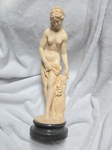 A. Santini Bildhauer klassische Figur nackte Badefrau - Vintage Harzstatue - Bild 1 von 7