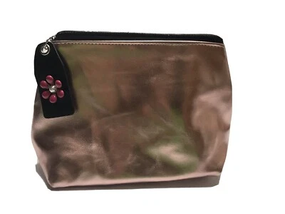 BOLSO CLUTCH MAQUILLAJE METALIZADO ORO ROSA NORDSTROM CON CREMALLERA MARGARITA NUEVO CON ETIQUETAS Foto 1 de 3