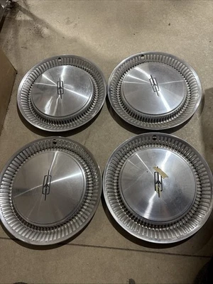 Oldsmobile 98 Cutlass Jetstar 1974 1975 1976 tapacubos juego de cubierta de rueda de 15" Foto 1 de 4