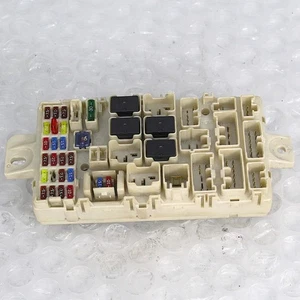 INTERNAL FUSEBOARD WITH FUSES AND RELAYS FOR MITSUBISHI L200 KA4T Series 4 2.5D - Picture 1 of 8