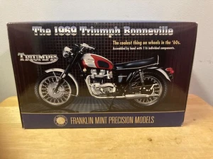 FRANKLIN MINT 1969 TRIUMPH BONNEVILLE 1:10 SCALE DIECAST MOTORCYCLE - NEW IN BOX - Picture 1 of 3