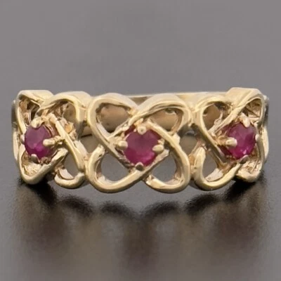 Anillo de tres piedras rubí oro amarillo de 9 quilates talla M con sello Foto 1 de 4