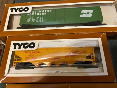 Swap meet  priceT YCO HO scale set of 4 assembled freight cars in original box - Image 1 of 2
