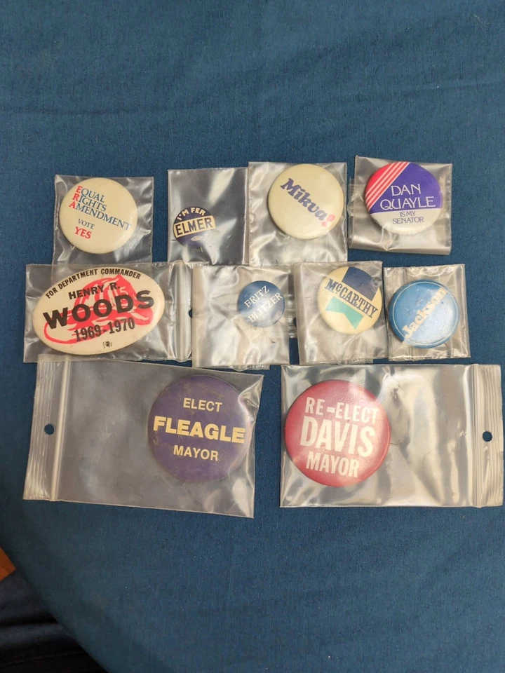 LOTE VINTAGE DE 10 ALFILERES BOTONES CAMPAÑA POLÍTICA MIXTOS (#1) Foto 1 de 1