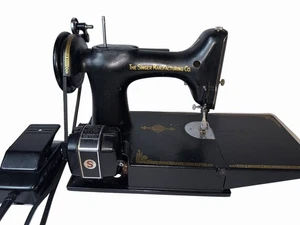 Vintage Singer #AK103167 Featherweight 221 Sewing Machine W Case & Accessorie - Picture 1 of 24