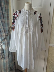 Boohoo Plus White Floral/Butterfly Embroidered Shirt Size 18 - Picture 1 of 10