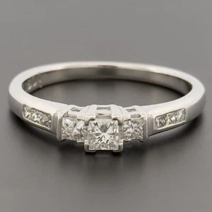 18ct White Gold Diamond Three Stone Ring Size K - Picture 1 of 8