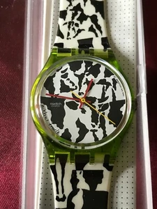 Orologio SWATCH Gent FLAECK (GZ117)-NUOVO/NOS-Mucca-Nero/Bianco/verde-particolar - Bild 1 von 4