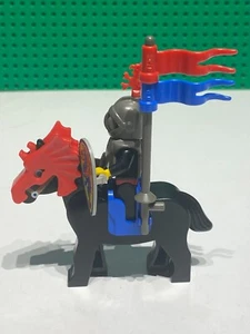 LEGO Castillo Vintage Caballero Minifigura con Caballo Dragón Escudo Espada Cresta - ¡Rara! - Imagen 1 de 4