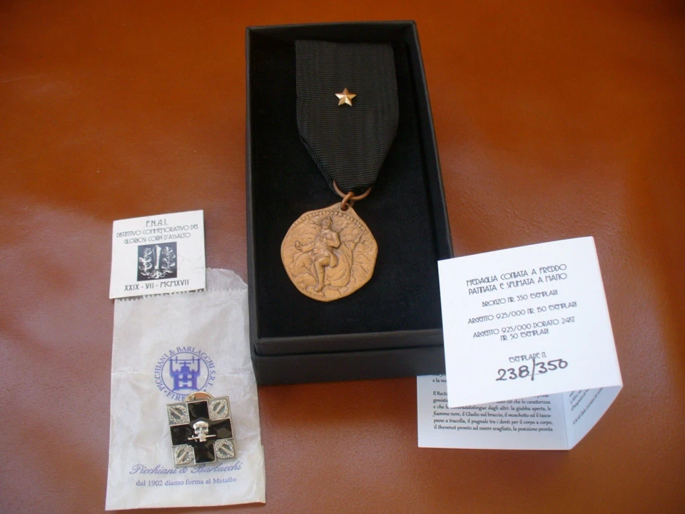 Medaglia in bronzo commemorativa FNAI Arditi, con omaggio distintivo. 2018 - Immagine 1 di 1