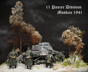 Diorama 11 Panzer Division, Moskau 1945 - Professional Built - Scale 1/35 - Foto 1 di 15