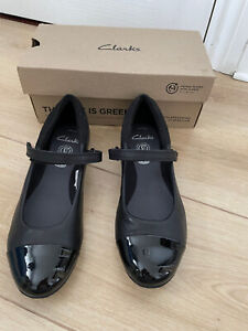 Girls Clarks Black Scala Gem Youth shoes Size 4 New in Box