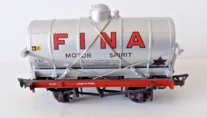 FINA MOTOR SPIRIT SILVER TANK WAGON OO GAUGE BY BACKMANN - Picture 1 of 5