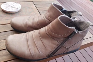 Planet Shoes zip up leather ankle boots. Size 8 - Picture 1 of 12