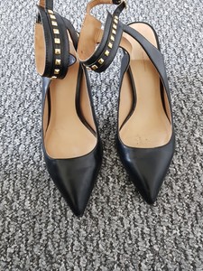 Zara, Massimo Dutti, H\u0026M dicen que los zapatos de tacón deben llevarse  atados al tobillo