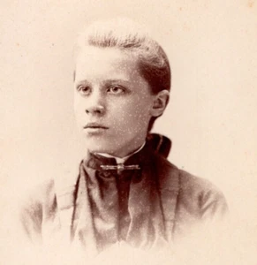 NEW BEDFORD MA c1888 Victorian Young Girl Teen No ID Cabinet Card by SMITH - Picture 1 of 4