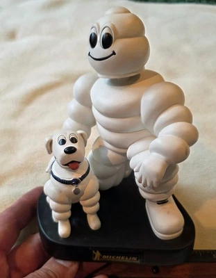 Michelin Bibendum o “Babero” y Burbujas para Perros Cabezas Bobbles/Nodders con Base Foto 1 de 4