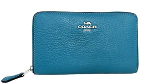 Portafoglio Coach Zip Around Turchese Blu Pelle Ciottolata Usato in Ottime Condizioni - Foto 1 di 10