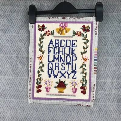 VTG Royal Paris 13125 Alphabet A–Z fleurs et Clochettes Tapisserie Finie 30×22cm - Photo 1/4
