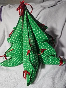 Homemade 3D Fabric Christmas Tree With Cute Bows Red & Green 16" Tall X 21" Wide - Picture 1 of 14