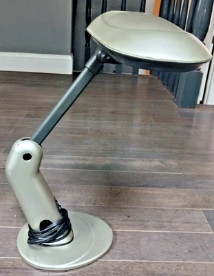 Lámpara de Escritorio HAMPTON BAY Modelo 1127 Gris Luces de América Luz Solar ¡¡EXCELENTE!!! Foto 1 de 4